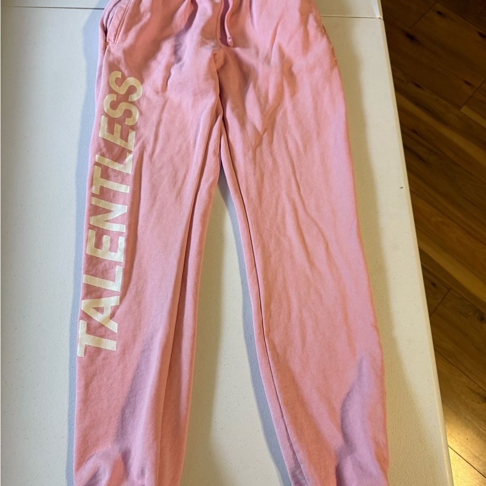 RARE TALENTLESS x KYLIE JENNER ‘TURKS & CAICOS’ PREMIUM SWEATPANTS PINK MEDIUM
